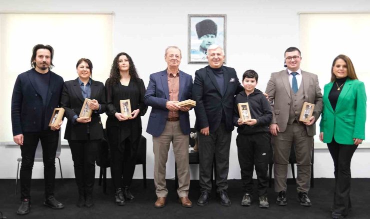 EDEBİYATIN USTA KALEMİ ŞARKILARLA, TÜRKÜLERLE, ŞİİRLERLE ANILDI