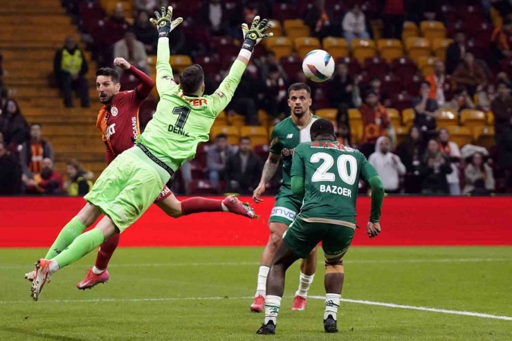 ZİRAAT TÜRKİYE KUPASI: GALATASARAY: 0 - KONYASPOR: 0 (İLK YARI)