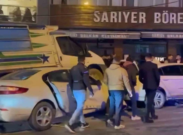ARNAVUTKÖY’DE POLİS MEMURUNUN YARALANDIĞI KAZA KAMERADA