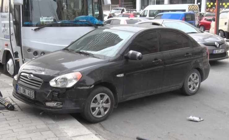 AVCILAR’DA KAMYONETİN 4 ARACA ÇARPTIĞI KAZA GÜVENLİK KAMERASINDA