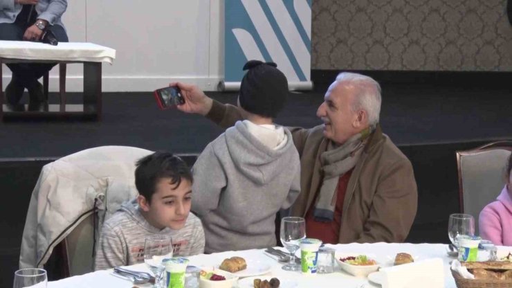 ÜMRANİYE’DE İLK İFTAR ÇOCUKLARLA BİRLİKTE YAPILDI