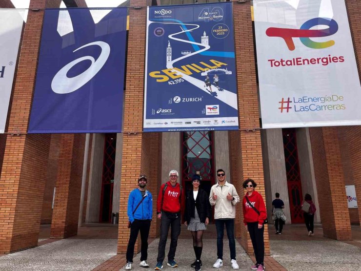 11. EKER I RUN’IN ŞAMPİYONLARI, SEVİLLA MARATONU’NDA TÜRKİYE’Yİ TEMSİL ETTİ