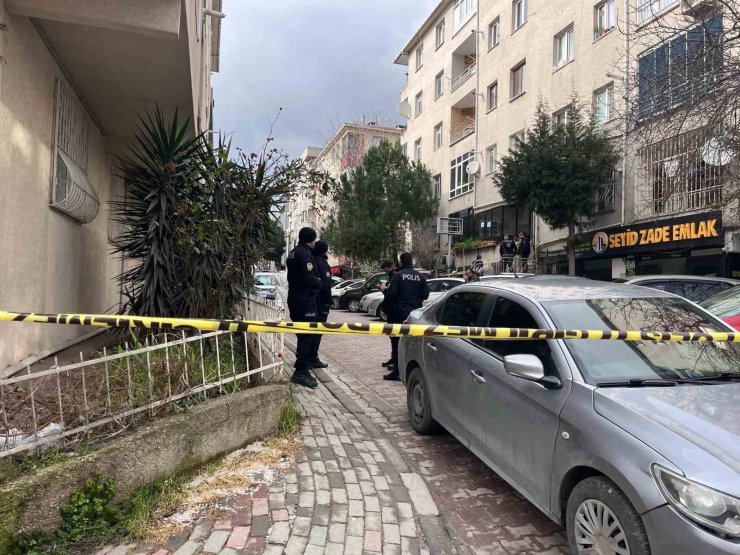 AVCILAR’DA BİR ADAM EŞİ VE 3 ÇOCUĞUNU VURUP İNTİHAR ETTİ