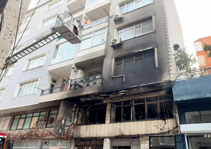 BAHÇELİEVLER’DE KORKUTAN YANGIN