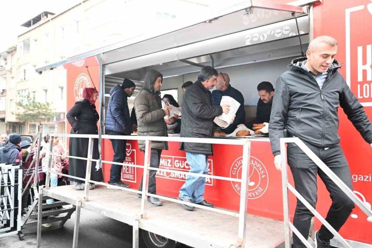 GAZİOSMANPAŞA BELEDİYESİ’NDEN HER GÜN 3 BİN KİŞİYE İFTAR YEMEĞİ