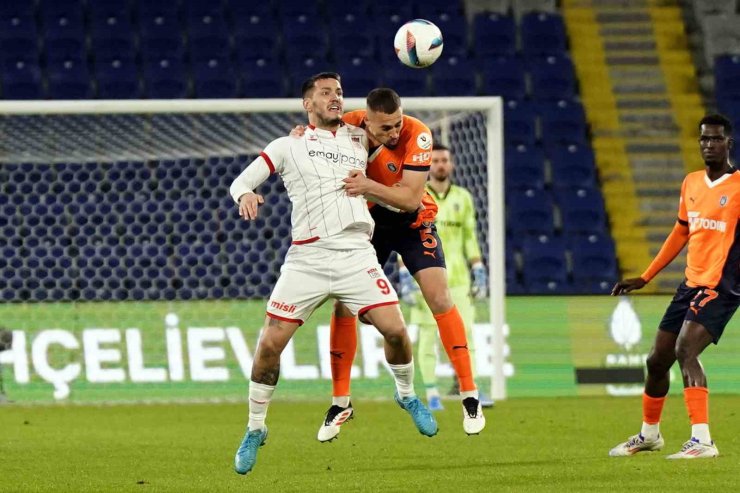 TRENDYOL SÜPER LİG: BAŞAKŞEHİR: 1 - SİVASSPOR: 0 (MAÇ DEVAM EDİYOR)