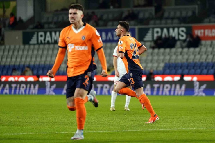TRENDYOL SÜPER LİG: BAŞAKŞEHİR: 1 - SİVASSPOR: 0 (İLK YARI)