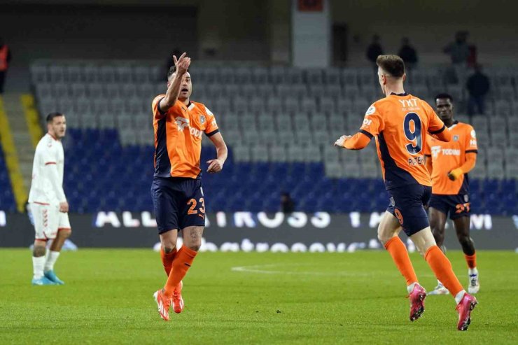 TRENDYOL SÜPER LİG: BAŞAKŞEHİR: 1 - SİVASSPOR: 0 (İLK YARI)