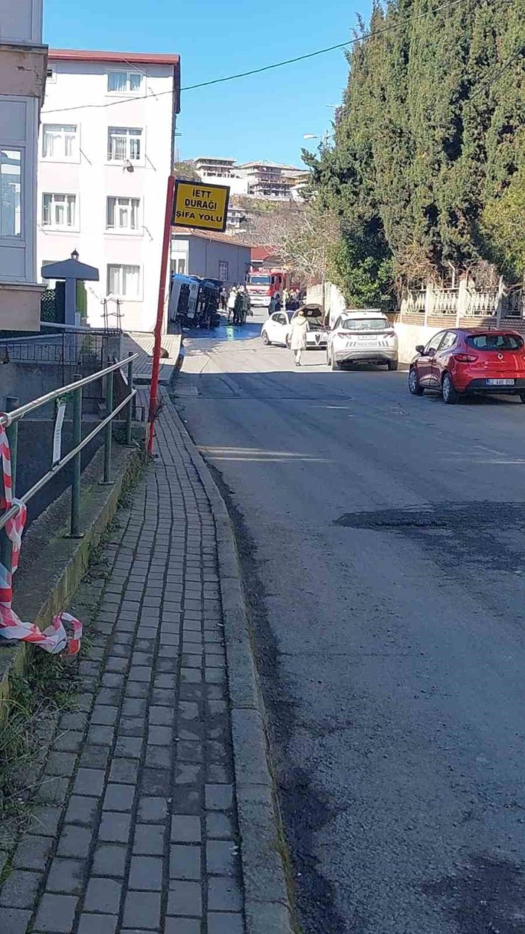 SARIYER’DE FRENİ PATLAYAN DEMİR YÜKLÜ TIR DEVRİLDİ: 1 YARALI