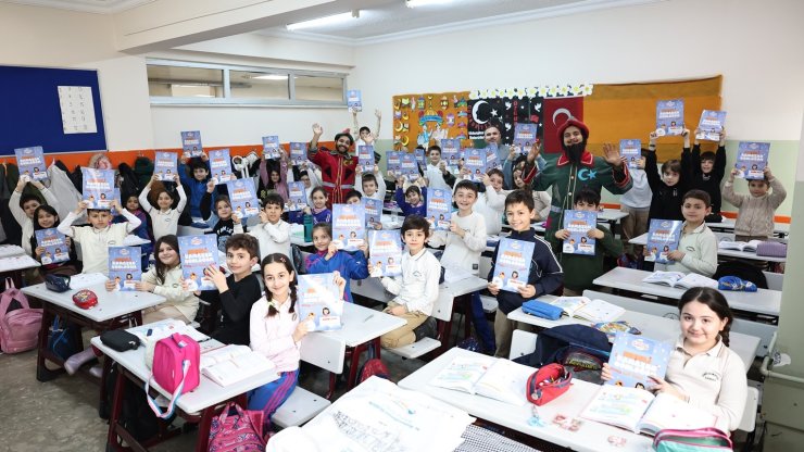 SULTANGAZİ’DEKİ OKULLARDA "ÇAT KAPI TİYATRO" SÜRPRİZİ