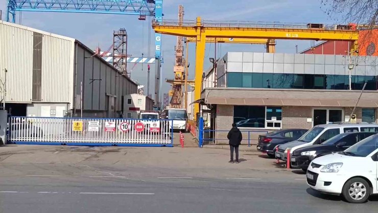 TUZLA TERSANEDE PATLAMA: 1 YARALI