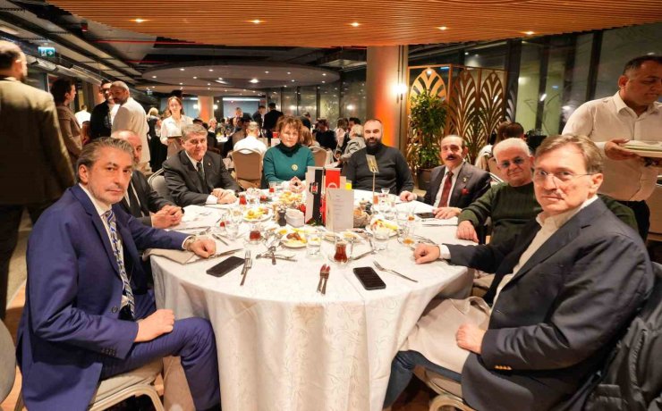BEŞİKTAŞ CAMİASI İFTARDA BİR ARAYA GELDİ