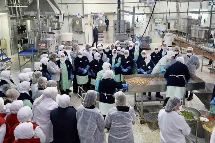 BÜYÜKÇEKMECE’DE 8 MART KADINLAR GÜNÜ’NDE KADIN İSTİHDAMINA ANLAMLI DESTEK