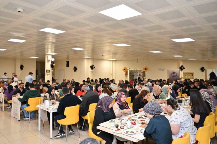 ESENYURT BAŞKAN VEKİLİ AKSOY, SAĞLIK ÇALIŞANLARIYLA İFTARDA BULUŞTU