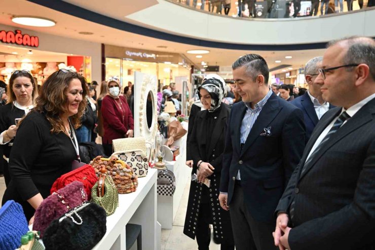 ESENYURTLU KADINLARIN ÜRETTİĞİ ÜRÜNLER SERGİLENDİ