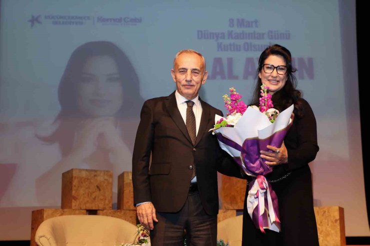 KÜÇÜKÇEKMECELİ KADINLAR 8 MART’I KUTLADI