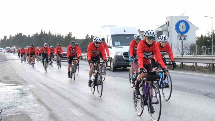 65 BİSİKLETÇİ ÇANAKKALE ŞEHİTLERİ ANISINA 300 KİLOMETRE PEDAL ÇEVİRECEK
