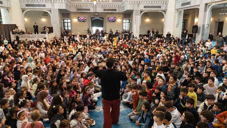 ARNAVUTKÖY’DE VEFA GECESİ: AK PARTİ ARNAVUTKÖY TEŞKİLATI 5 BİN KİŞİLİK SOFRADA BULUŞTU