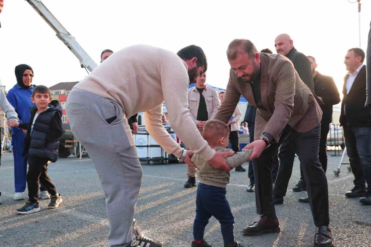 ARNAVUTKÖY’DE VEFA GECESİ: AK PARTİ ARNAVUTKÖY TEŞKİLATI 5 BİN KİŞİLİK SOFRADA BULUŞTU
