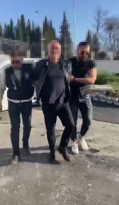 UYGULAMADAN KAÇMAK İSTEYEN ŞAHIS, POLİSE EMNİYET MÜDÜRÜYÜM DİYE SAHTE BELGE GÖSTERDİ