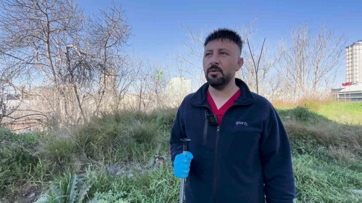 ESENYURT’TA İKİ KADIN, SAHİPSİZ KÖPEKLERİ TOPLAYAN BELEDİYE GÖREVLİLERİNE TEPKİ GÖSTERDİ