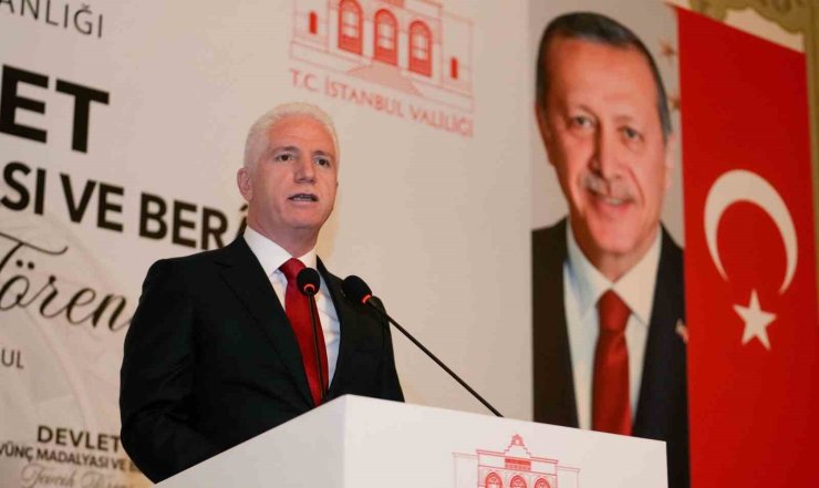 İSTANBUL VALİSİ DAVUT GÜL, ŞEHİT AİLELERİ VE GAZİLERE DEVLET ÖVÜNÇ MADALYASI TAKDİM ETTİ