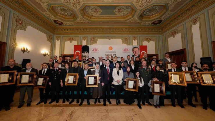İSTANBUL VALİSİ DAVUT GÜL, ŞEHİT AİLELERİ VE GAZİLERE DEVLET ÖVÜNÇ MADALYASI TAKDİM ETTİ