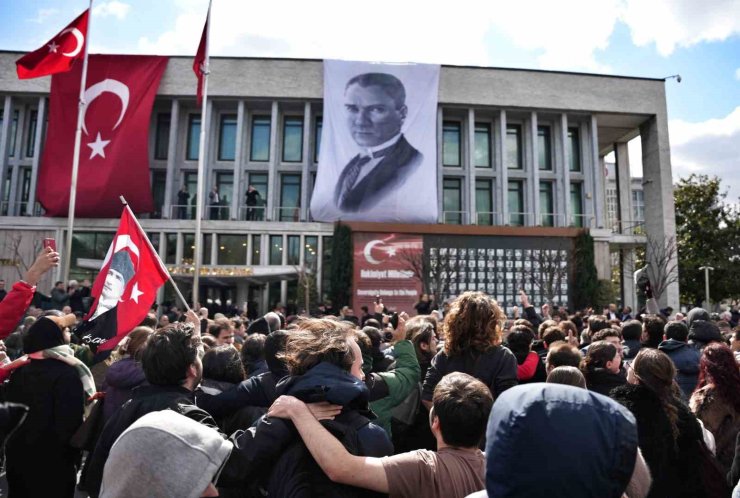 CHP LİDERİ ÖZGÜR ÖZEL: "İMAMOĞLU ÇIKANA KADAR İBB’DE OLACAĞIZ"