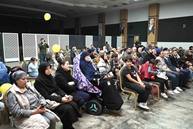 PROF. DR. MUSTAFA KARATAŞ ESENYURTLULARLA RAMAZAN ETKİNLİĞİNDE BULUŞTU