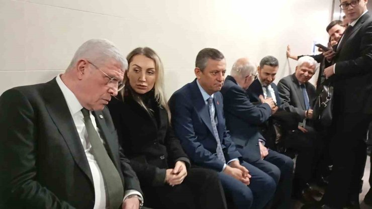 CHP LİDERİ ÖZGÜR ÖZEL, ÇAĞLAYAN’DAKİ İSTANBUL ADALET SARAYI’NA GELDİ