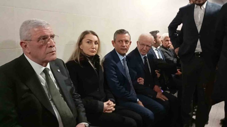 CHP LİDERİ ÖZGÜR ÖZEL, ÇAĞLAYAN’DAKİ İSTANBUL ADALET SARAYI’NA GELDİ