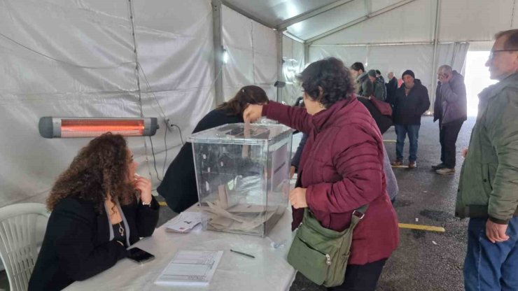 CHP’NİN CUMHURBAŞKANLIĞI ADAYLIĞI ÖN SEÇİMİNDE OY KULLANMA İŞLEMİ BAŞLADI