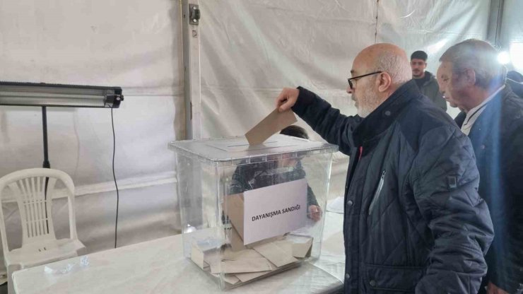 CHP’NİN CUMHURBAŞKANLIĞI ADAYLIĞI ÖN SEÇİMİNDE OY KULLANMA İŞLEMİ BAŞLADI