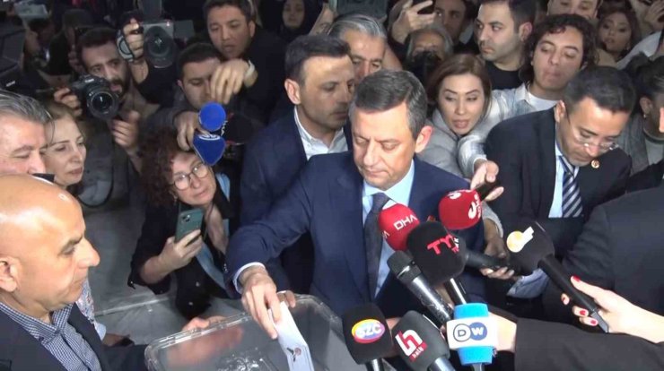 CHP GENEL BAŞKANI ÖZEL, ÖN SEÇİMDE OYUNU KULLANDI