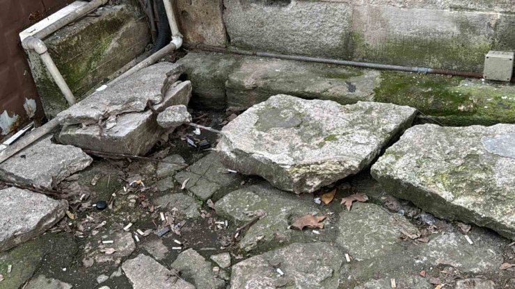 İBB PROTESTOCULARI ECDAT YADİGARI ŞEHZADEBAŞI CAMİİ’Nİ TAHRİP ETTİ