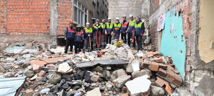 İSTANBUL’DA GERÇEĞİNİ ARATMAYAN ARAMA KURTARMA TATBİKATI