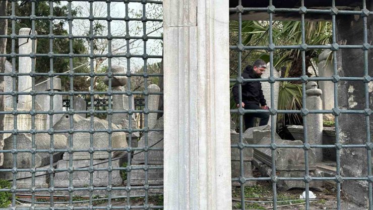 İBB PROTESTOCULARI ECDAT YADİGARI ŞEHZADEBAŞI CAMİİ’Nİ TAHRİP ETTİ
