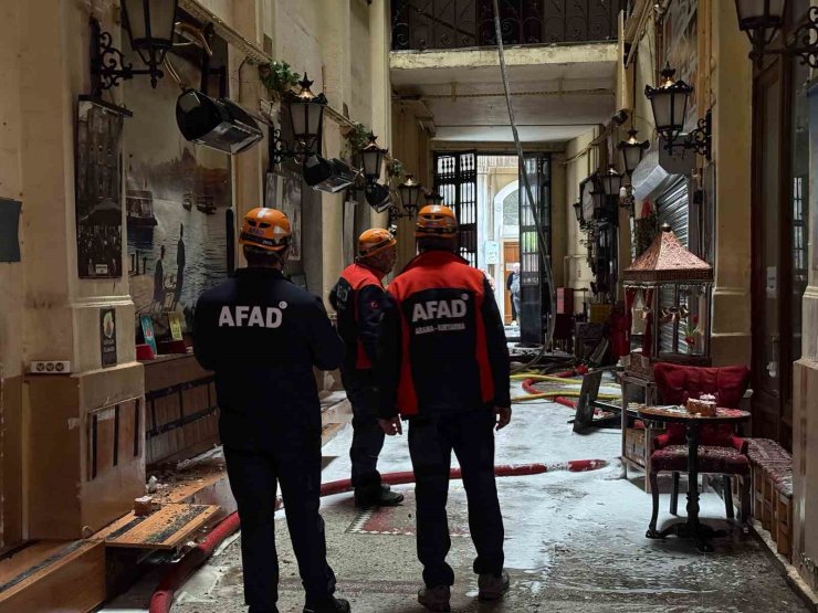 İSTİKLAL CADDESİ’NDEKİ TARİHİ SURİYE PASAJI’NDA YANGIN PANİĞİ