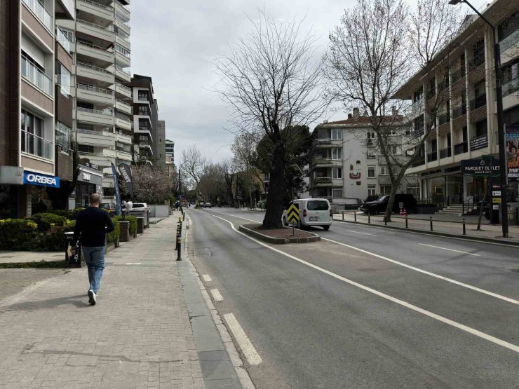 KADIKÖY’DE TEHLİKELİ CADDE: AYNI NOKTADA SÜREKLİ KAZA OLUYOR