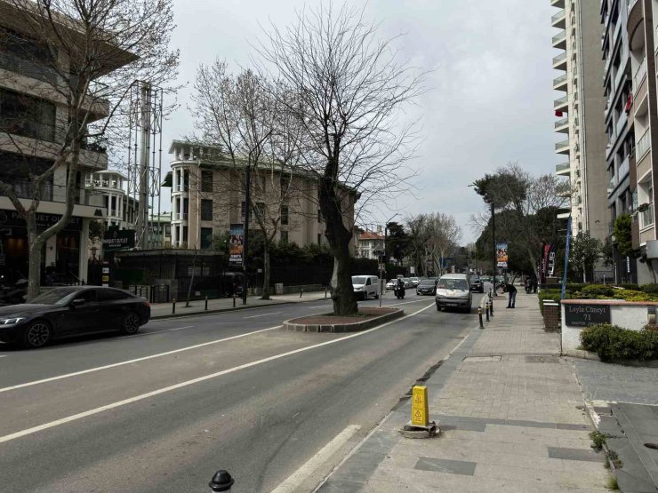 KADIKÖY’DE TEHLİKELİ CADDE: AYNI NOKTADA SÜREKLİ KAZA OLUYOR