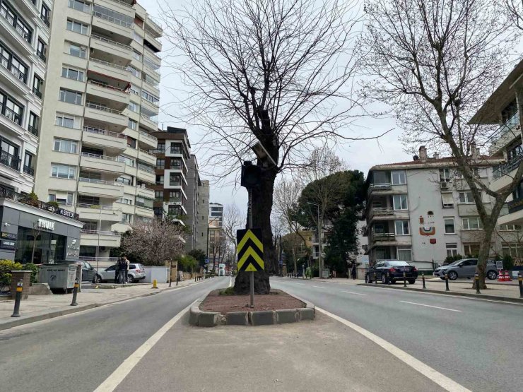 KADIKÖY’DE TEHLİKELİ CADDE: AYNI NOKTADA SÜREKLİ KAZA OLUYOR