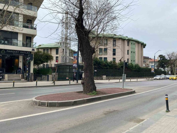KADIKÖY’DE TEHLİKELİ CADDE: AYNI NOKTADA SÜREKLİ KAZA OLUYOR