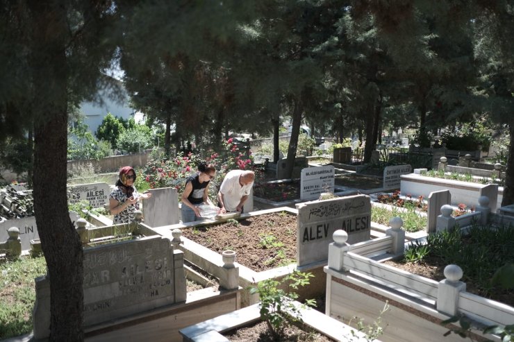 BAYRAMDA MEZARLIKLARA ÜCRETSİZ RİNG SEFERLERİ
