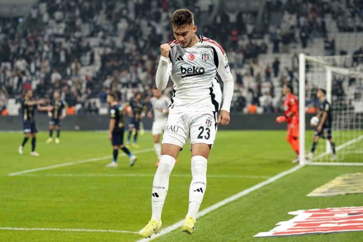 ERNEST MUÇİ, MARİO GOMEZ’DEN SONRA İLK PEŞİNDE!