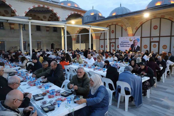 BÜYÜKÇEKMECE AİLESİ KADİR GECESİ’NDE İFTAR SOFRASINDA BULUŞTU