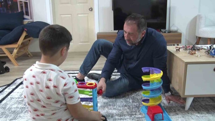 OTİZMLİ ÇOCUKLARI KENDİLERİNE YETEBİLECEK DÜZEYE HAZIRLIYOR