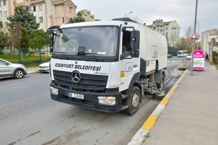 ESENYURT’UN SOKAKLARI BAYRAMA HAZIR
