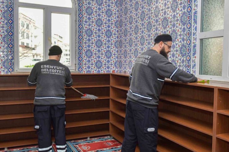 ESENYURT BELEDİYESİ’NDEN CAMİLERDE BAYRAM TEMİZLİĞİ