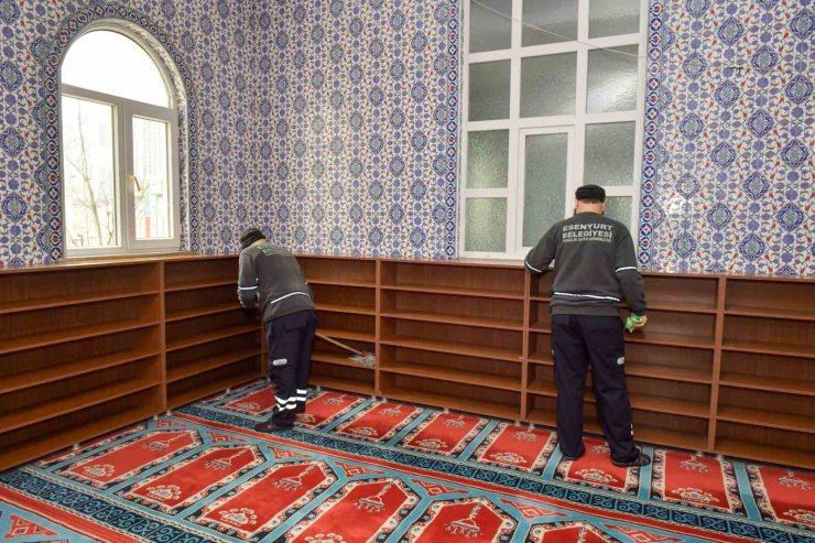 ESENYURT BELEDİYESİ’NDEN CAMİLERDE BAYRAM TEMİZLİĞİ