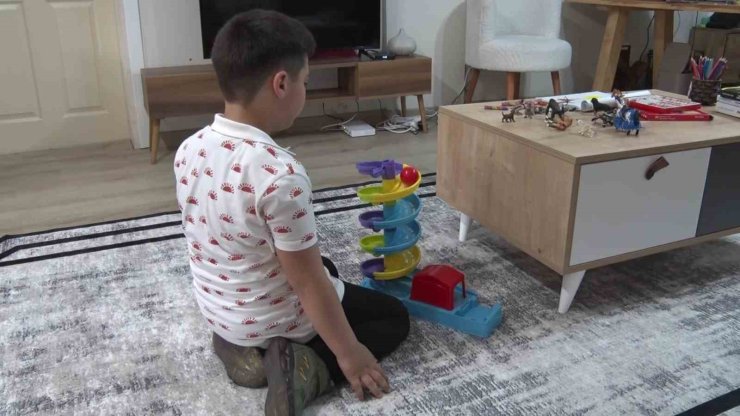OTİZMLİ ÇOCUKLARI KENDİLERİNE YETEBİLECEK DÜZEYE HAZIRLIYOR